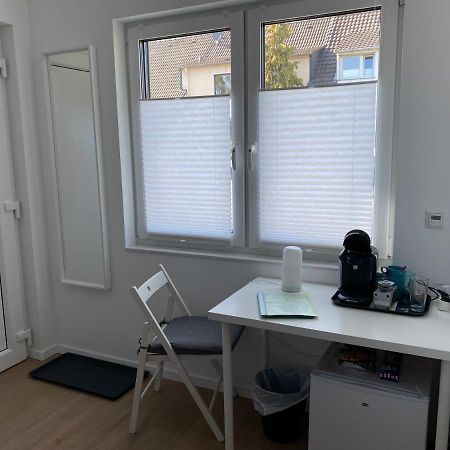 Messezimmer Nahe Der Duesseldorfer Messe Mit Eigenem Eingang Und Gratis Minibar Exterior photo