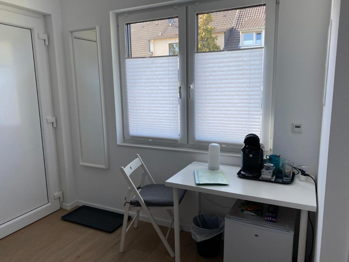 Messezimmer Nahe Der Duesseldorfer Messe Mit Eigenem Eingang Und Gratis Minibar Exterior photo